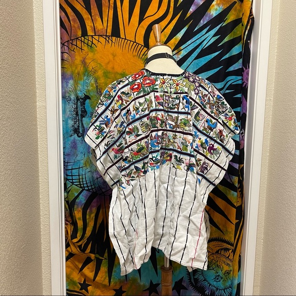 π Embroidered lovely bird flower top - Picture 7 of 13